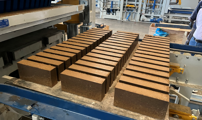 Потпуно аутоматска машина за прављење цигле ЗН1500 омогућава клијентима из Источне Кине у коришћењу ресурса муља